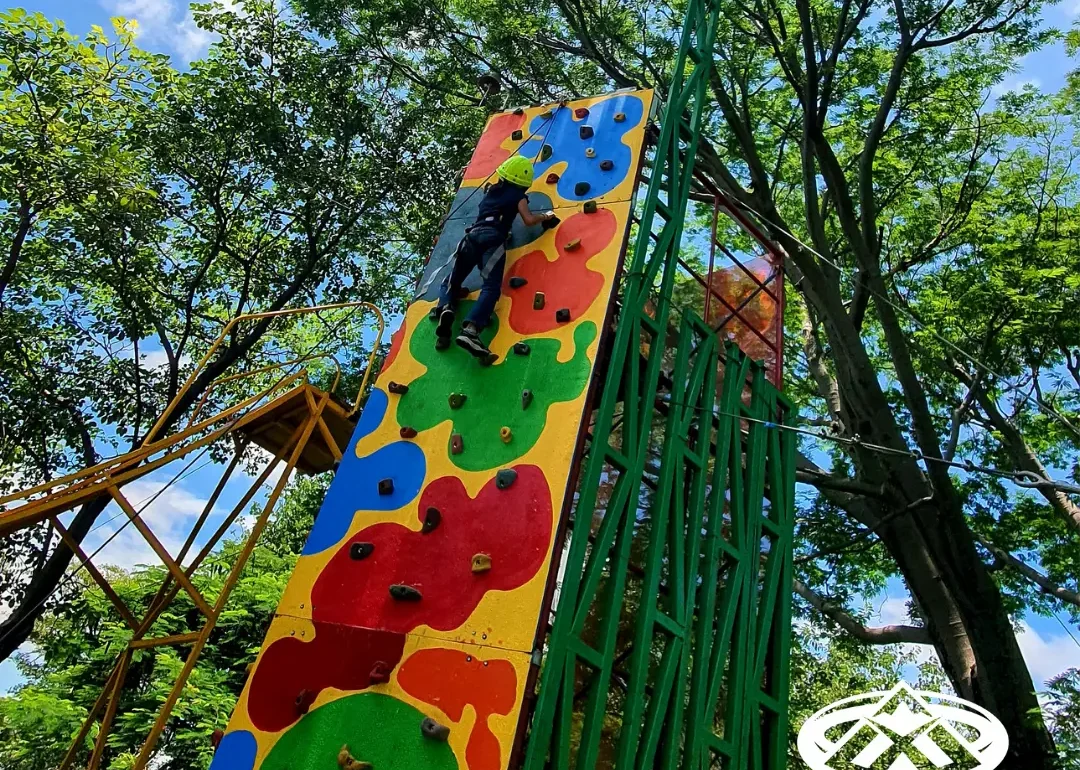 Franquicia técnica Xtreme Land - Muro escalar plataforma